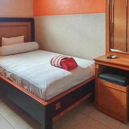 Homestay Gayatri Sawojajar Near Univ Negeri Malang Kampus 2 Mitra Reddoorz Ngoại thất bức ảnh