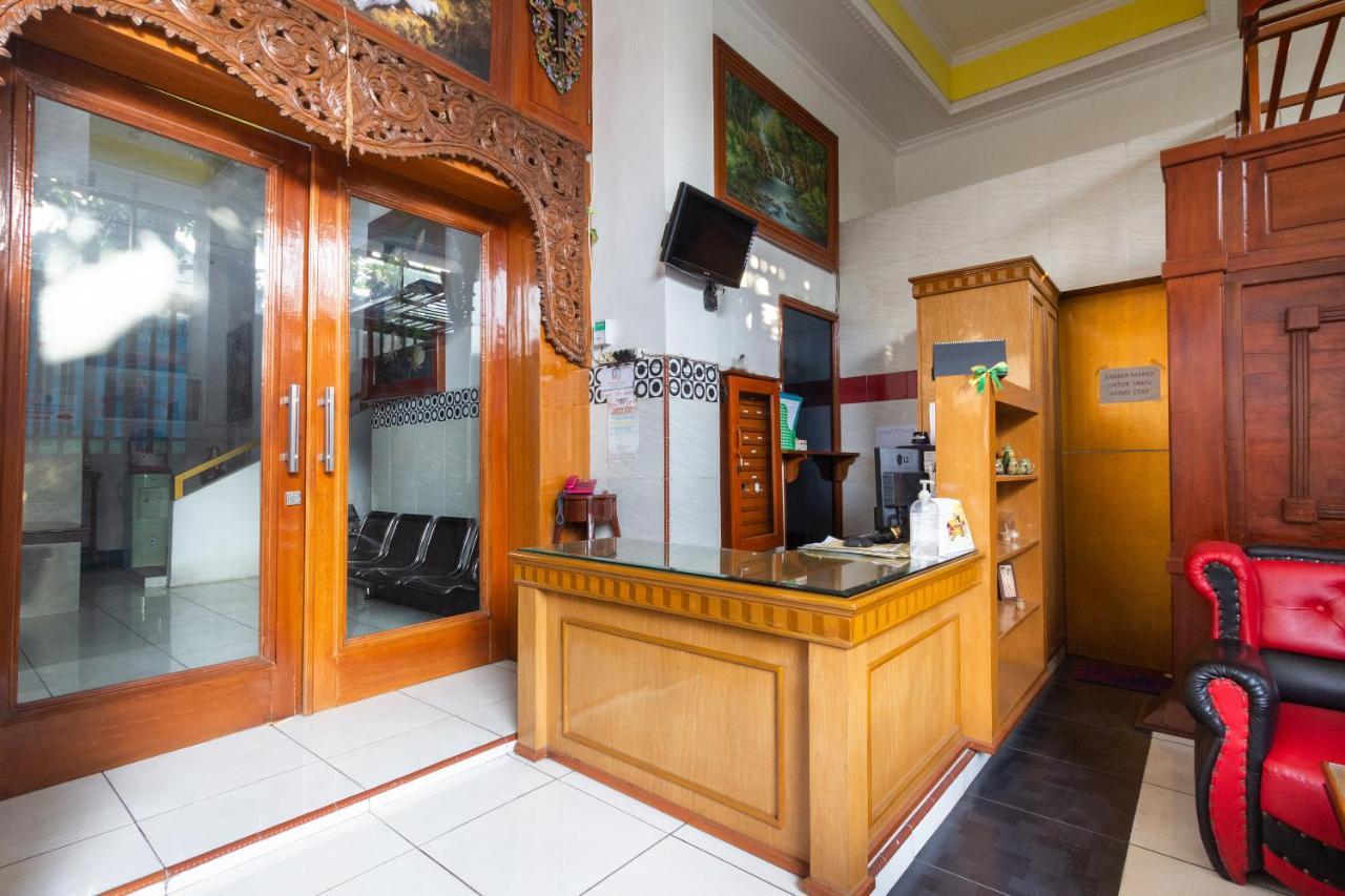 Homestay Gayatri Sawojajar Near Univ Negeri Malang Kampus 2 Mitra Reddoorz Ngoại thất bức ảnh