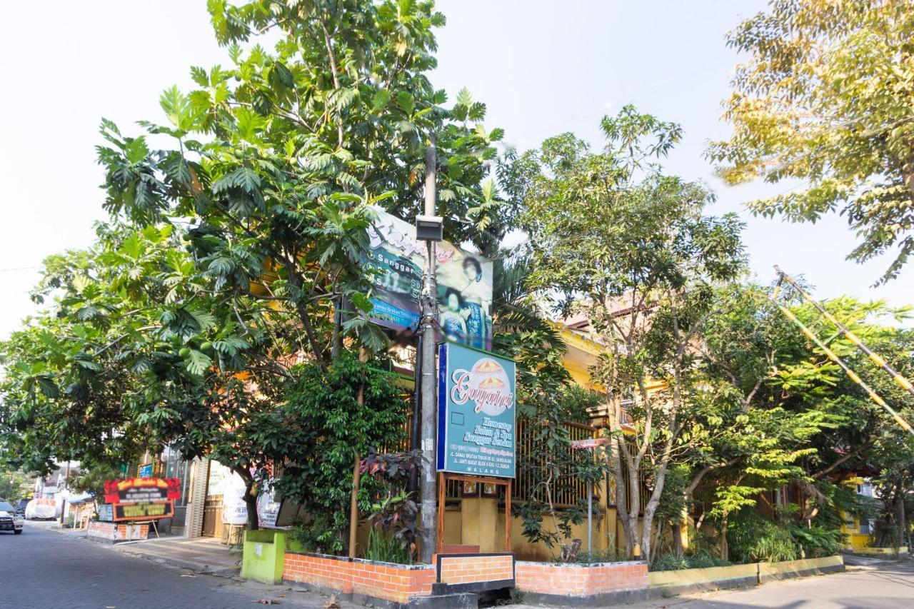 Homestay Gayatri Sawojajar Near Univ Negeri Malang Kampus 2 Mitra Reddoorz Ngoại thất bức ảnh