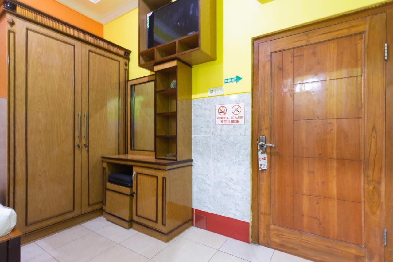 Homestay Gayatri Sawojajar Near Univ Negeri Malang Kampus 2 Mitra Reddoorz Ngoại thất bức ảnh