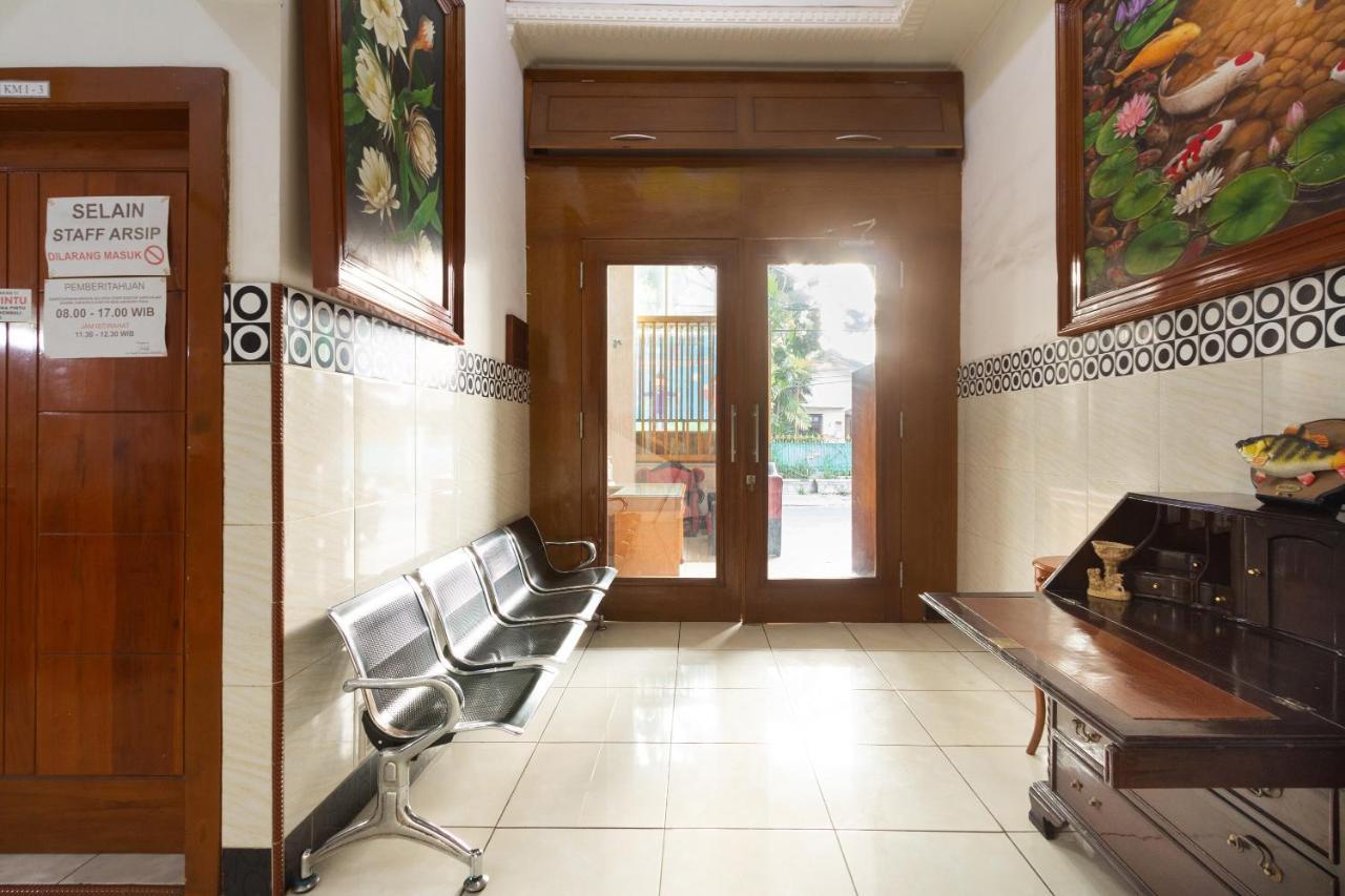 Homestay Gayatri Sawojajar Near Univ Negeri Malang Kampus 2 Mitra Reddoorz Ngoại thất bức ảnh