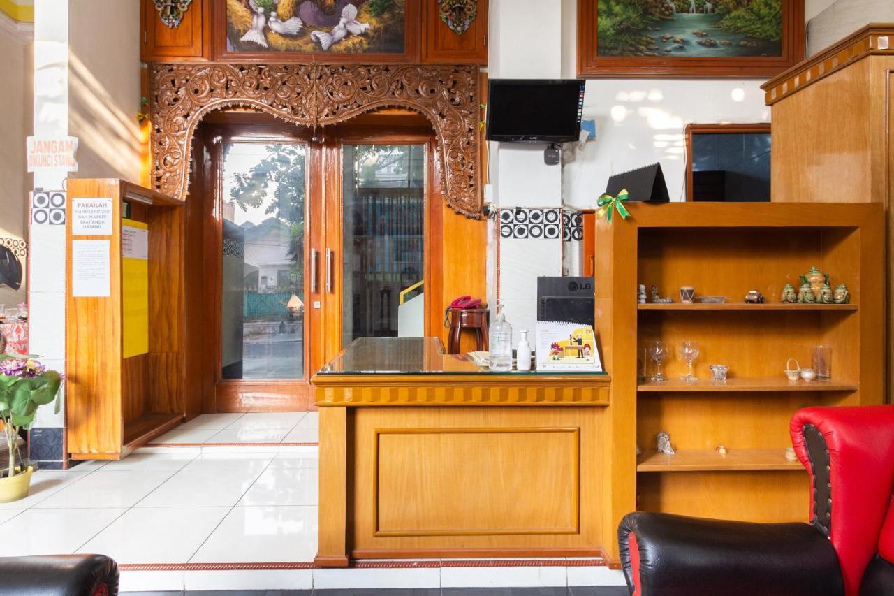 Homestay Gayatri Sawojajar Near Univ Negeri Malang Kampus 2 Mitra Reddoorz Ngoại thất bức ảnh