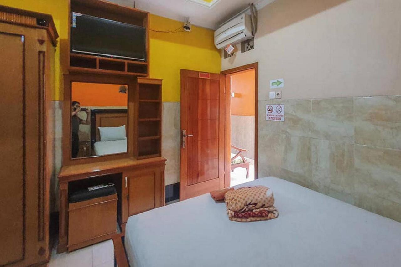 Homestay Gayatri Sawojajar Near Univ Negeri Malang Kampus 2 Mitra Reddoorz Ngoại thất bức ảnh