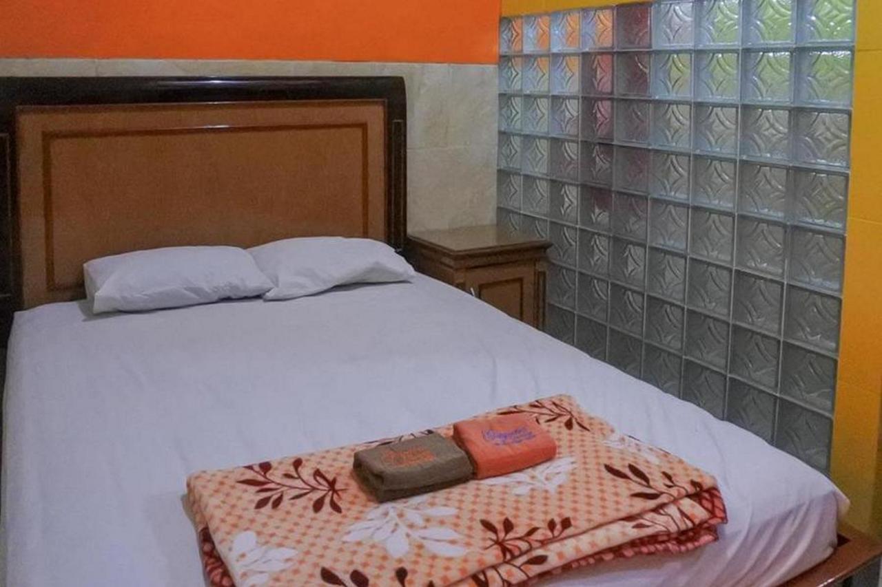 Homestay Gayatri Sawojajar Near Univ Negeri Malang Kampus 2 Mitra Reddoorz Ngoại thất bức ảnh