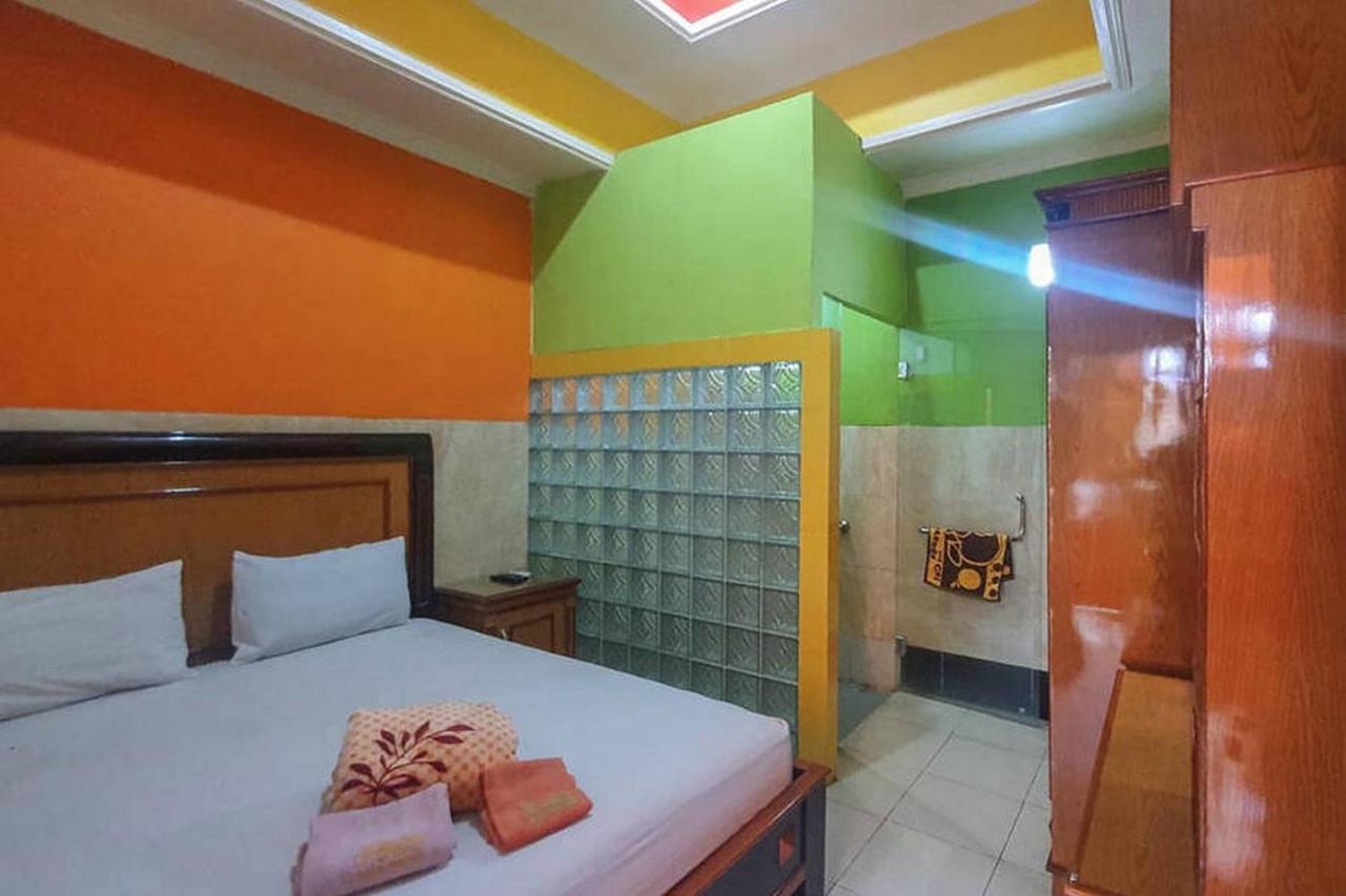 Homestay Gayatri Sawojajar Near Univ Negeri Malang Kampus 2 Mitra Reddoorz Ngoại thất bức ảnh