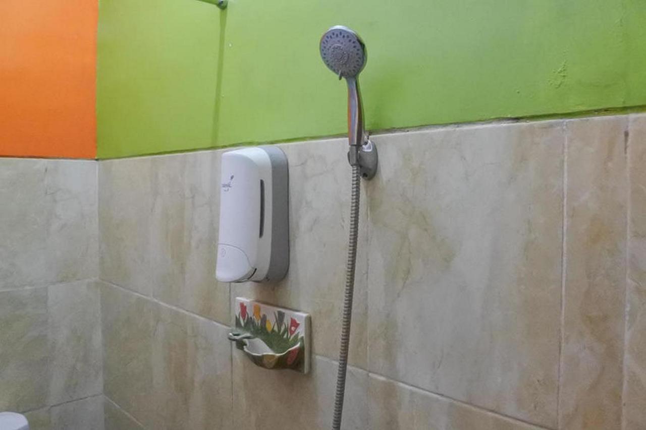 Homestay Gayatri Sawojajar Near Univ Negeri Malang Kampus 2 Mitra Reddoorz Ngoại thất bức ảnh